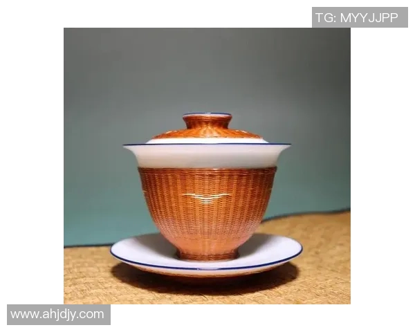 品味茶韵探寻茶具文化的魅力与艺术之美